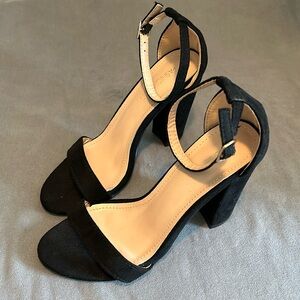 Fashion Nova Dress Shoes Heals 4” Black Strap Ankle Clasp Sz 6 Women